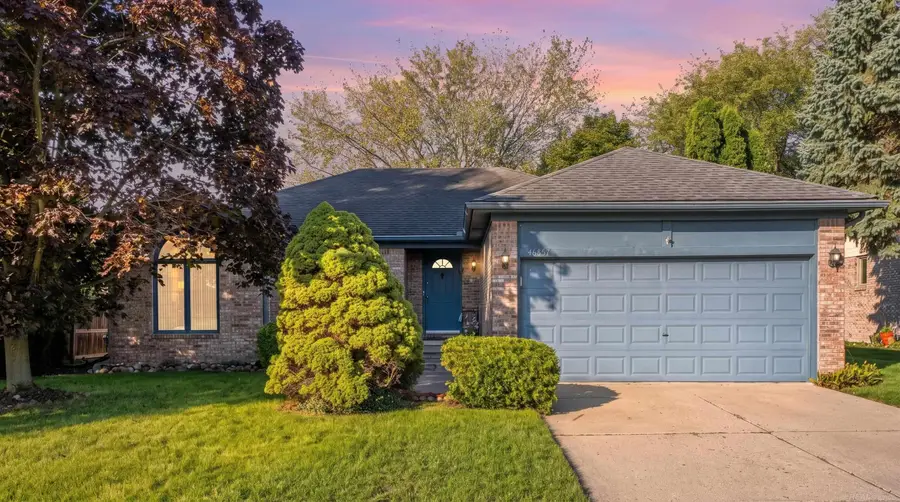 46857 Amberwood DR, Shelby, MI 48317 - #2