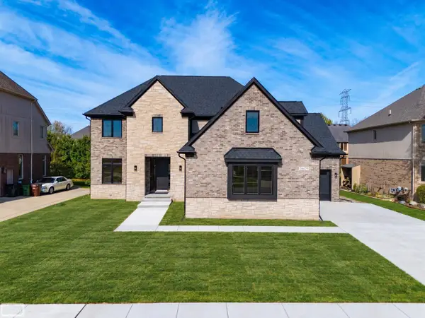 54679 White Pine LN, ShelbyTwp, MI 48315