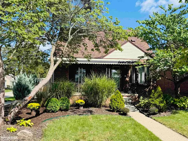 18674 Carlysle ST, Dearborn, MI 48124