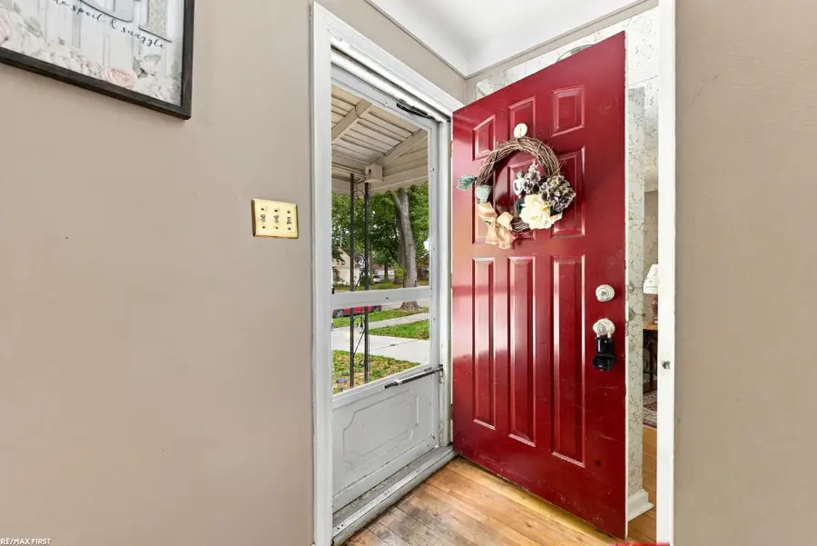 2119 Hampton RD, Grosse Pointe Woods, MI 48236 - #2