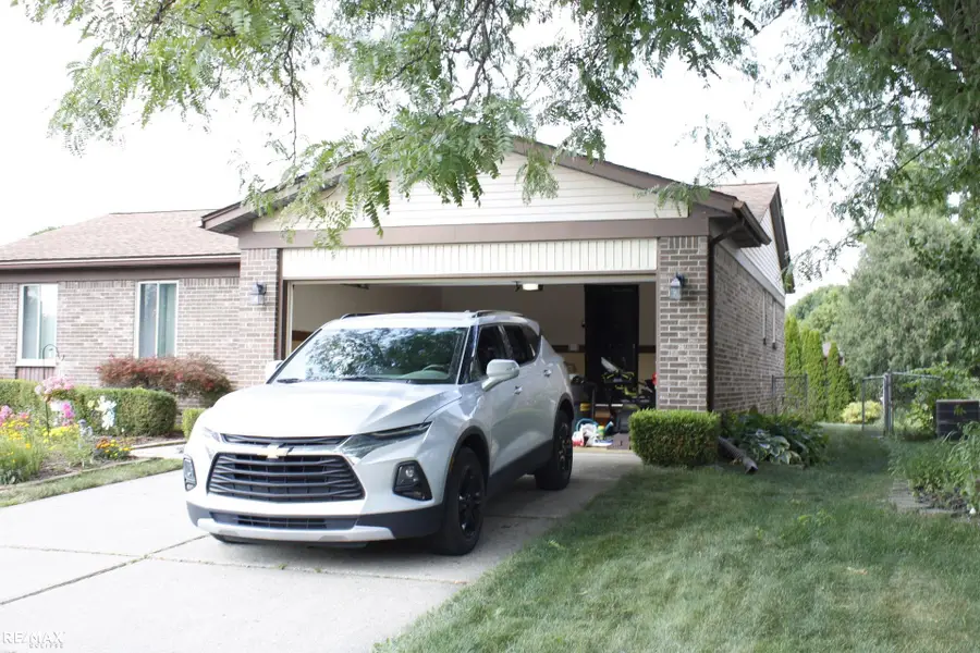 19909 Towner DR, Clinton Township, MI 48038 - #3