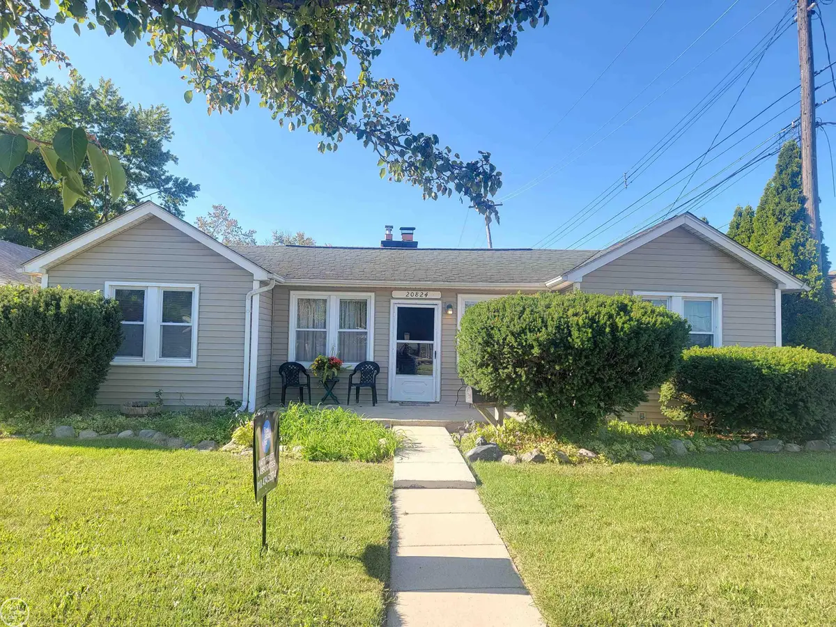 20824 Ridgemont ST, Harper Woods, MI 48225 - #1