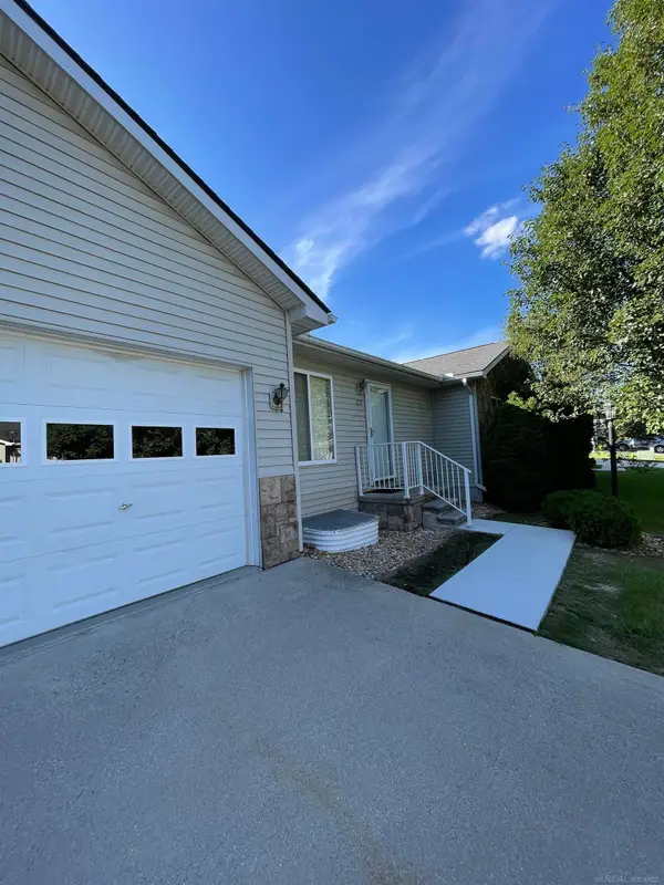 251 Ontario LN, MarineCity, MI 48039
