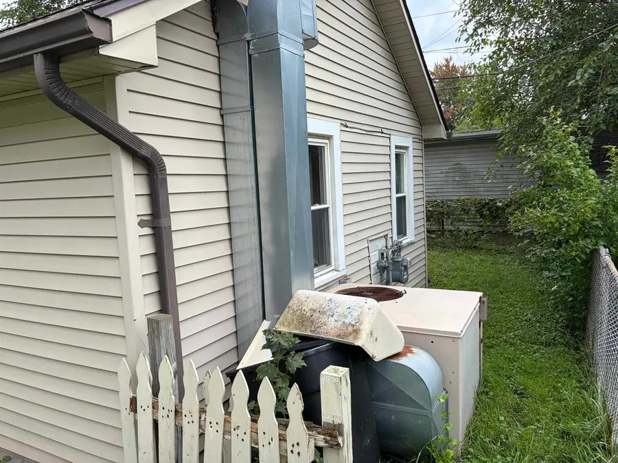 117 High Street ST, Mount Clemens, MI 48043 - #3