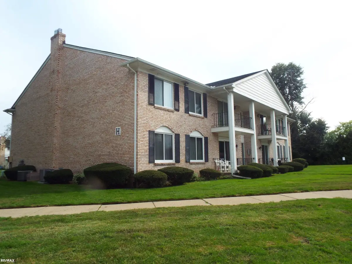 13900 Camelot DR, Sterling Heights, MI 48312 - #1