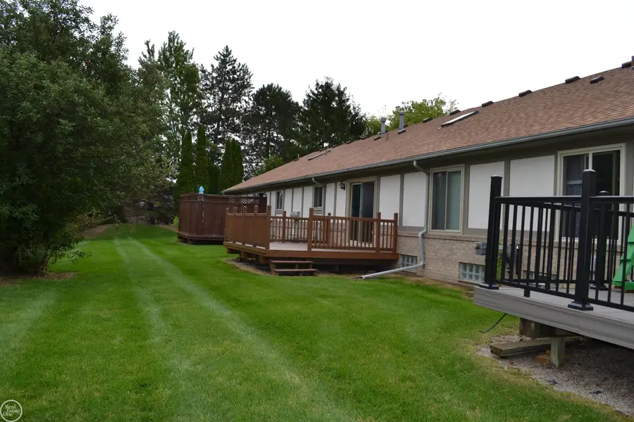 40780 Magnolia East DR, Clinton, MI 48038 - #3