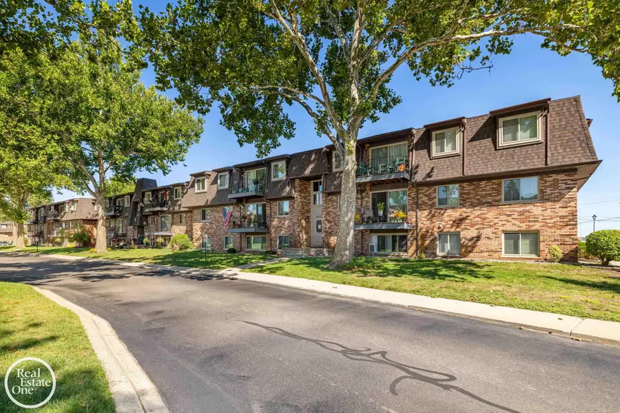 313 Riviera, Saint Clair Shores, MI 48080 - #3