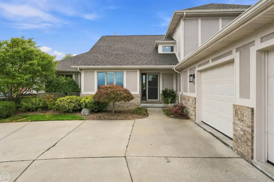 38744 Venetian DR, Harrison Township, MI 48045 - #2