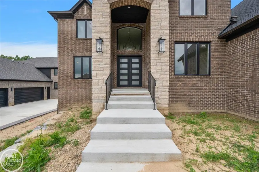 54438 Carrington DR, Shelby, MI 48316 - #2