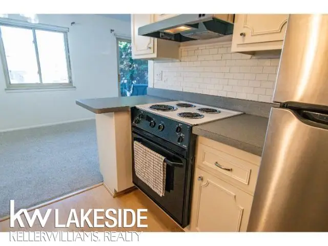 104 Riviera DR, Saint Clair Shores, MI 48080 - #2