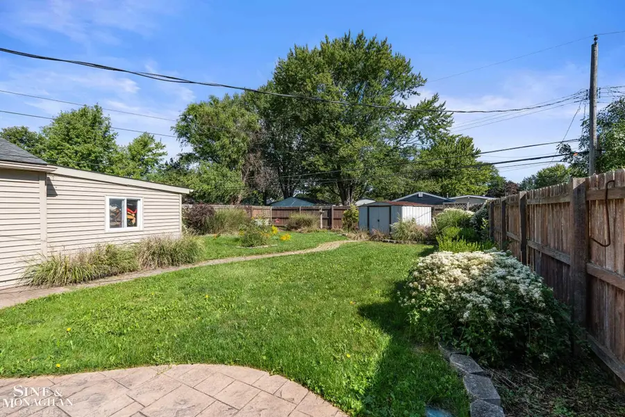 22501 Euclid ST, Saint Clair Shores, MI 48082 - #3