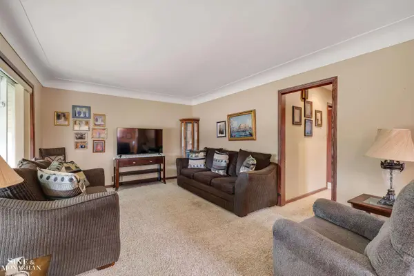 28016 Rockwood, StClairShores, MI 48081