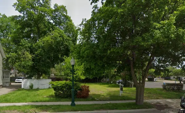 510 W University DR, Rochester, MI 48307