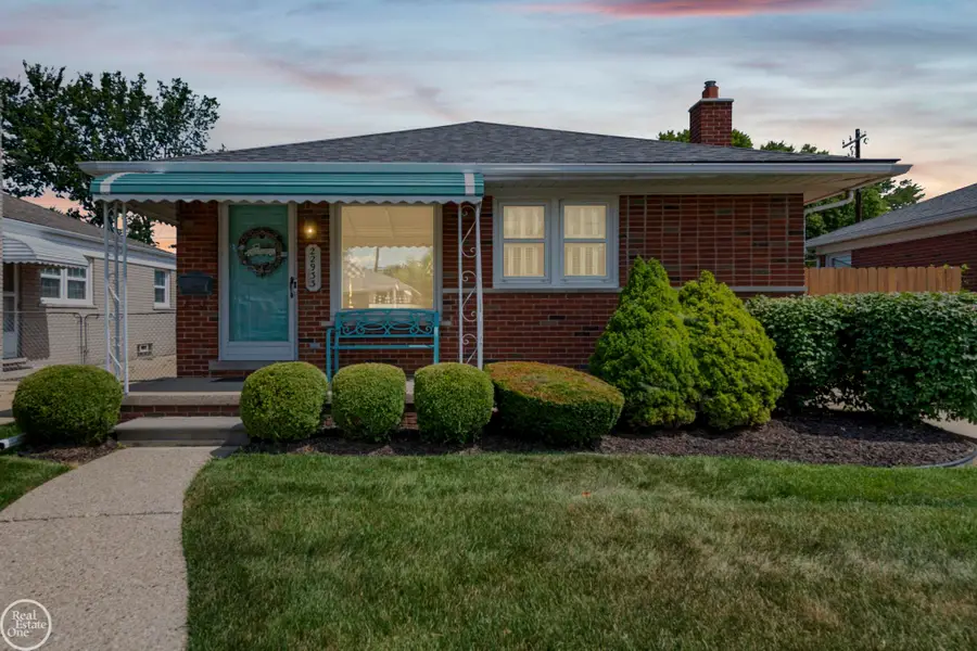 22933 Doremus ST, Saint Clair Shores, MI 48080 - #3