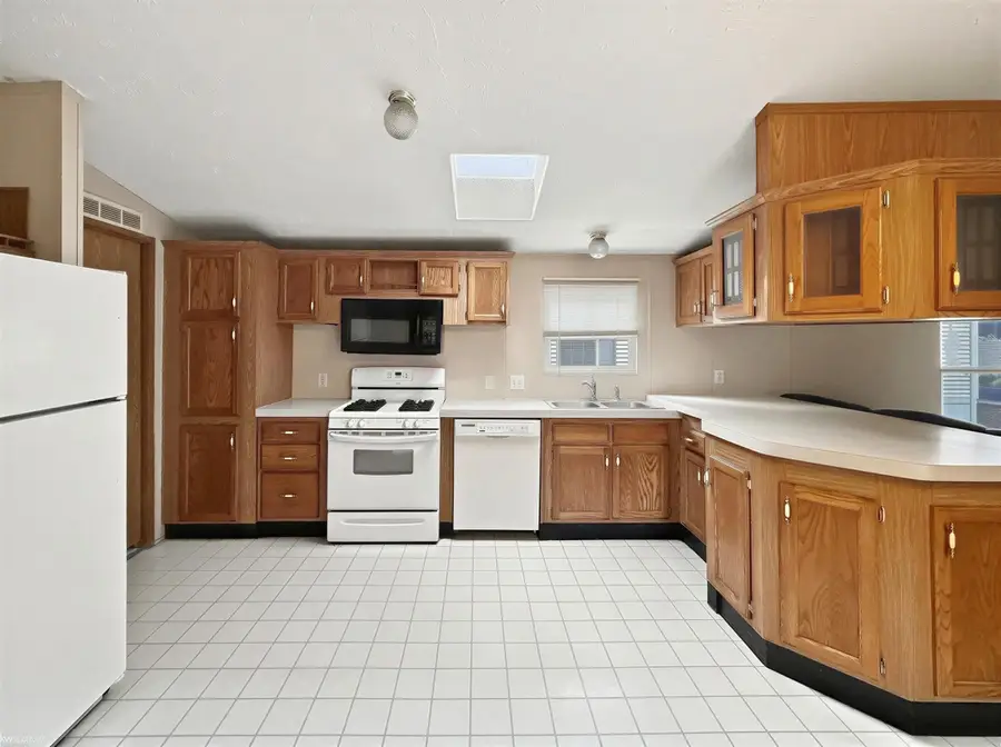 225 Warwick  WAY, Auburn Hills, MI 48326 - #3
