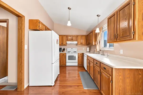 15880 N Magnolia DR, ClintonTownship, MI 48038