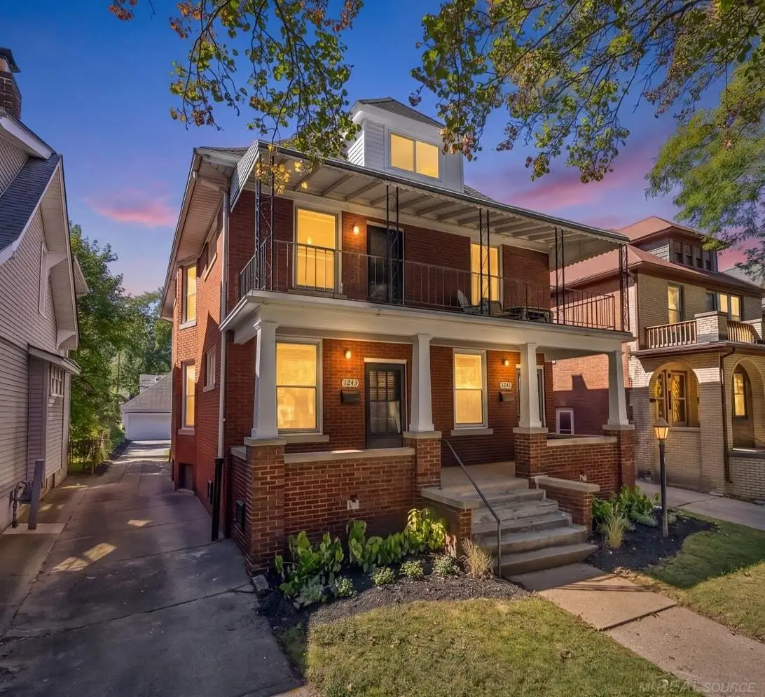 1243 Lakepointe ST, Grosse Pointe Park, MI 48230 - #1