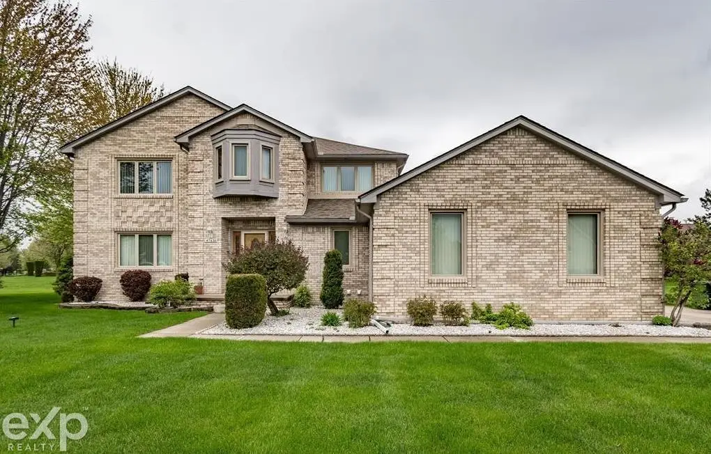 47630 Robins Nest DR, Shelby, MI 48315 - #1