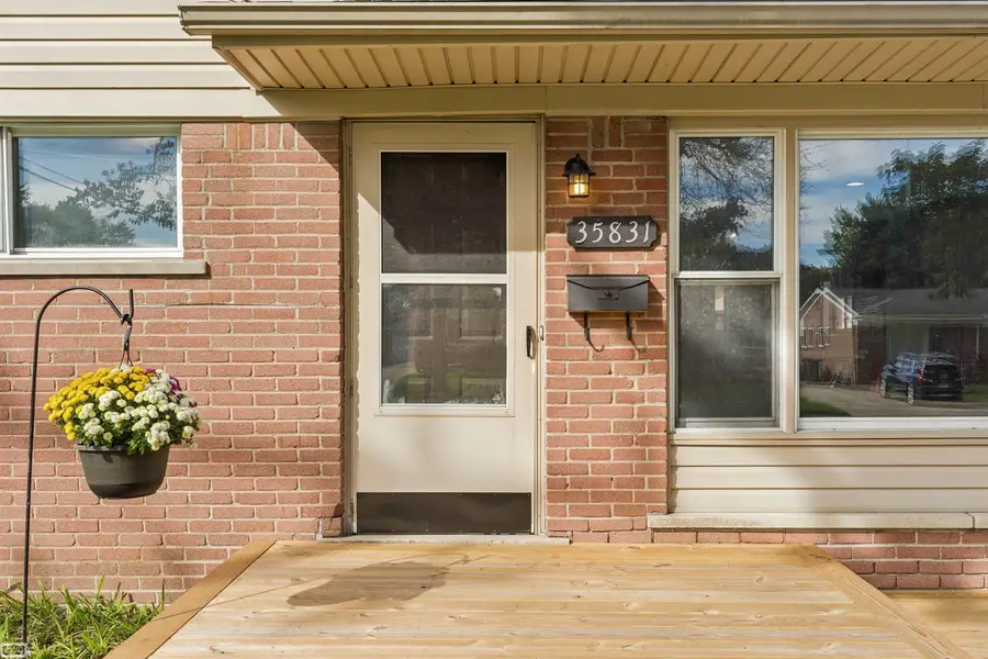 35831 Rewa ST, Clinton Township, MI 48035 - #2