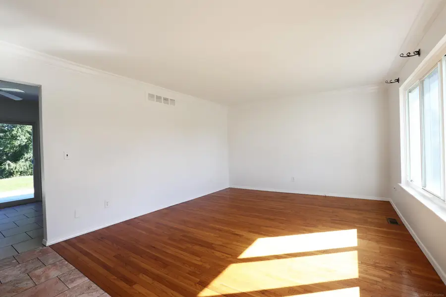 5181 Fredrick DR, Sterling Heights, MI 48310 - #3