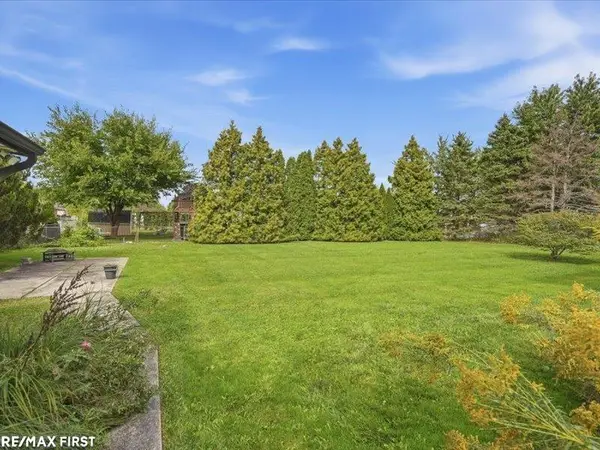 47431 Nola DR, Macomb, MI 48044