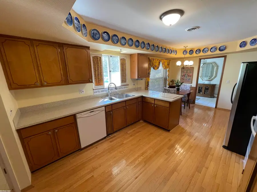 37431 Tall Oak DR, Clinton Township, MI 48036 - #2