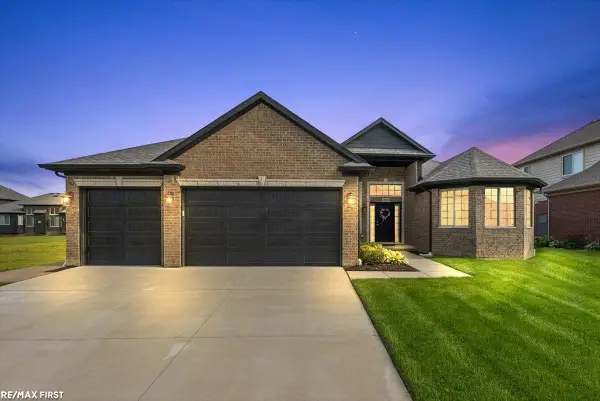 19117 BRIGHTON DR, Macomb, MI 48042