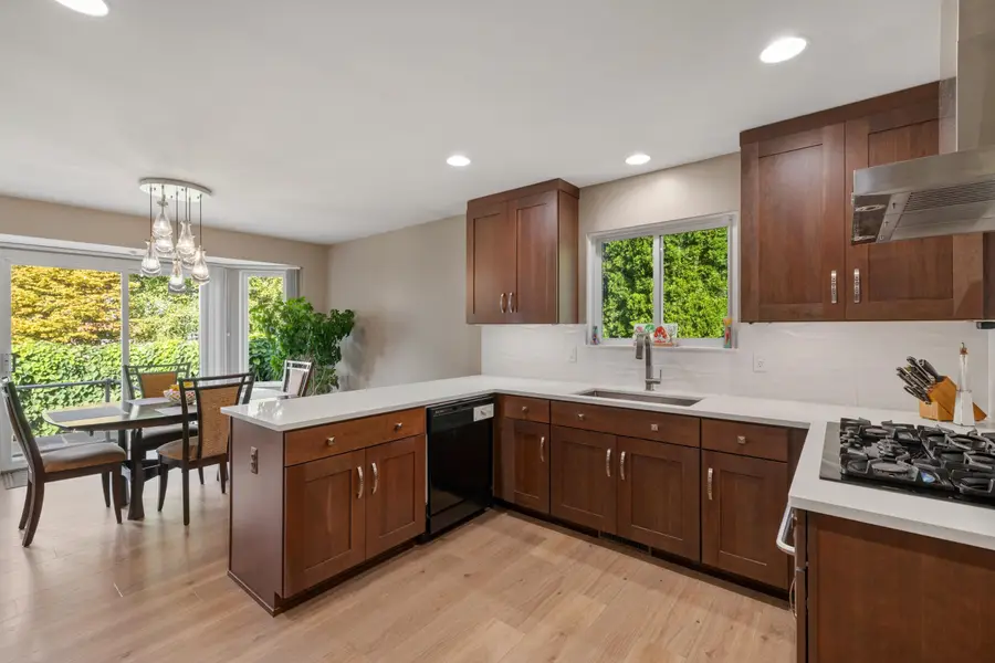 39265 Canterbury DR, Harrison, MI 48045 - #2