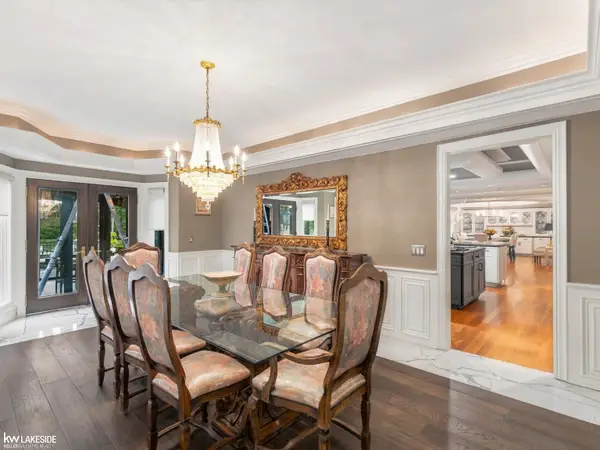 17455 Iris CIR, ClintonTownship, MI 48036