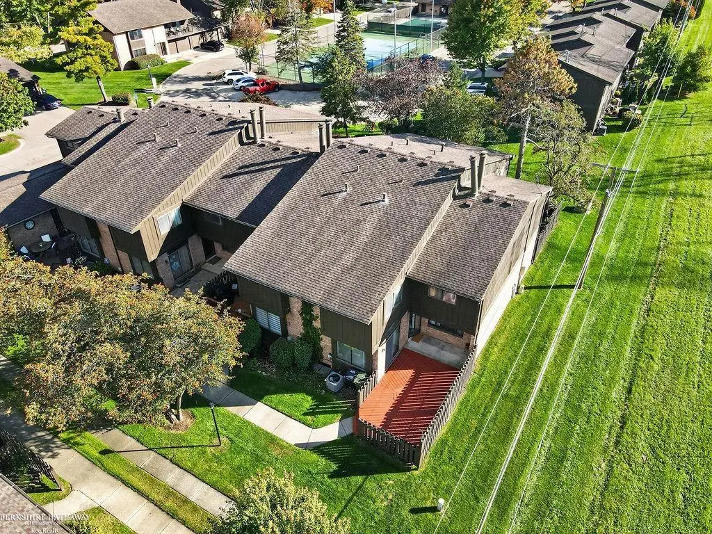 37317 Clubhouse DR, Sterling Heights, MI 48312 - #1