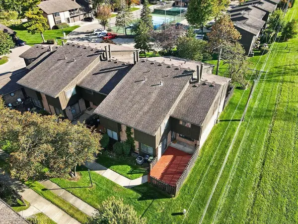 37317 Clubhouse DR, SterlingHeights, MI 48312