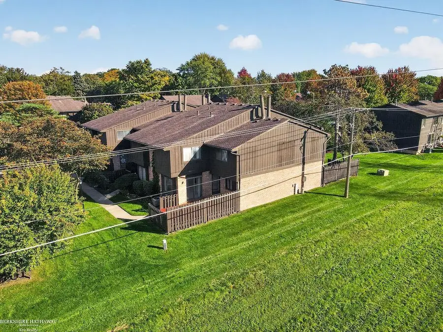 37317 Clubhouse DR, Sterling Heights, MI 48312 - #2