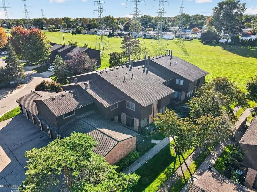 37317 Clubhouse DR, Sterling Heights, MI 48312 - #3