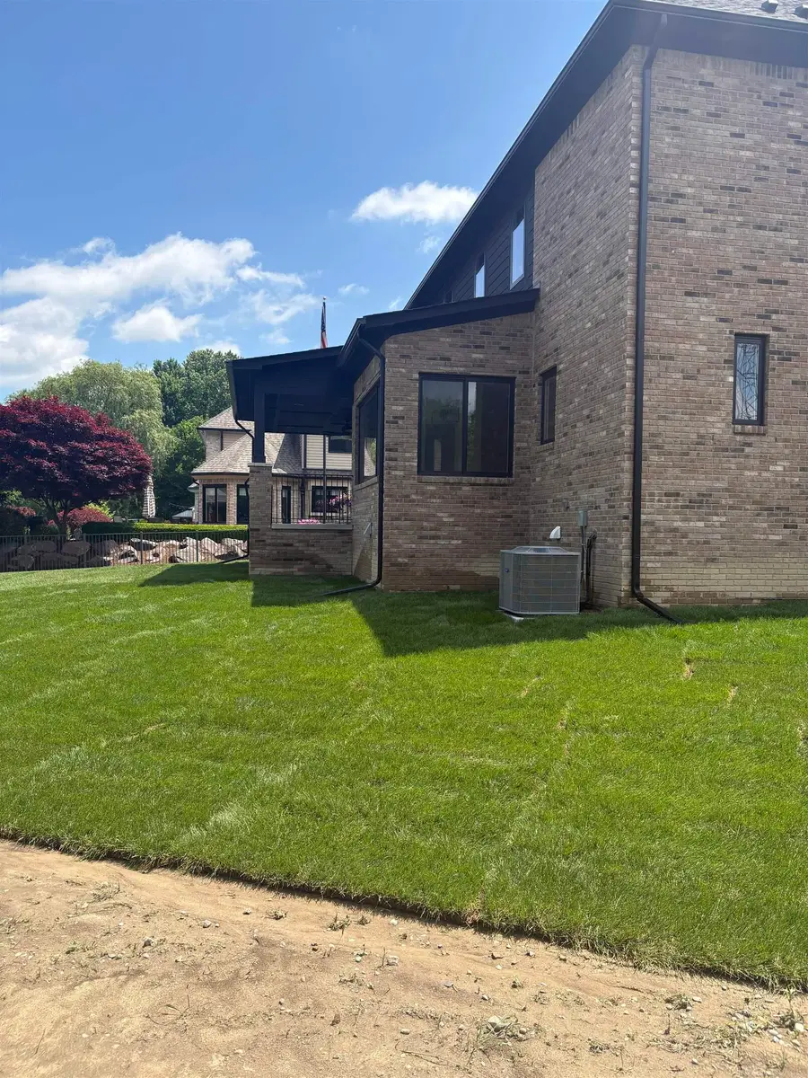 10505 Excalibur DR, Shelby, MI 48315 - #3