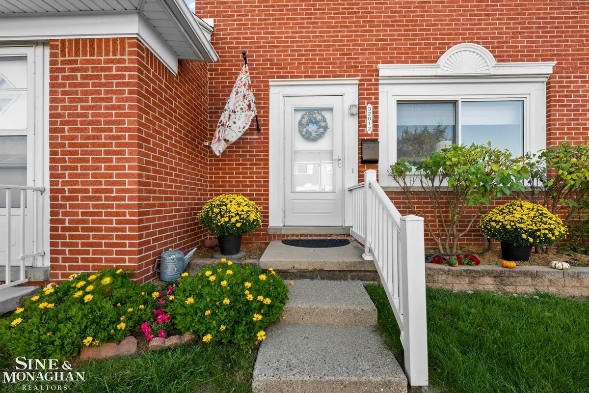 32012 Williamsburg ST, Saint Clair Shores, MI 48082 - #1