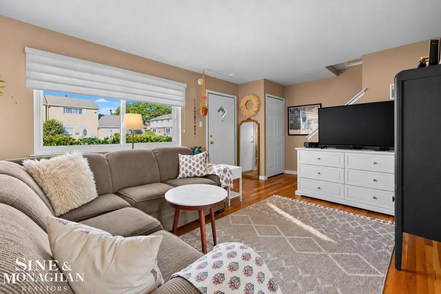 32012 Williamsburg ST, Saint Clair Shores, MI 48082 - #3