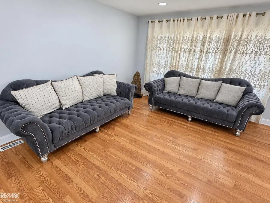 35316 Sunset DR, Sterling Heights, MI 48312 - #2