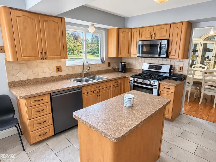 35316 Sunset DR, Sterling Heights, MI 48312 - #3