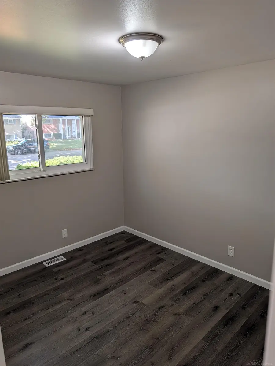 28610 Milton AVE, Warren, MI 48092 - #3