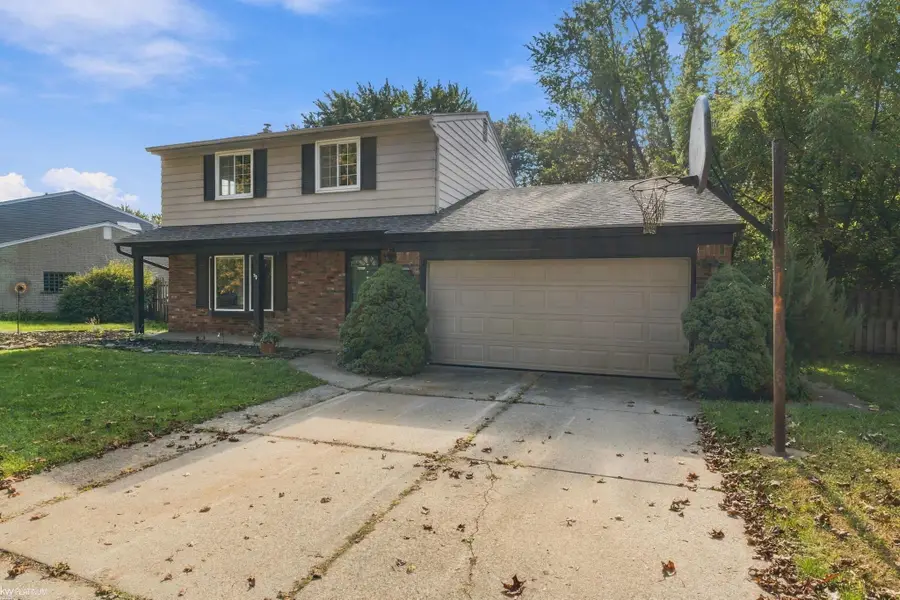 23876 Indianwood ST, Clinton Township, MI 48035 - #3