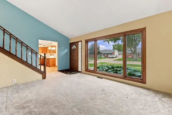19824 Sussex ST, StClairShores, MI 48081