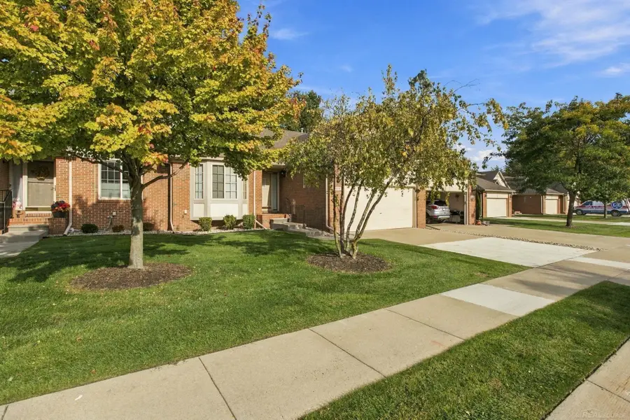 28201 Cottonwood CT, Chesterfield, MI 48047 - #3