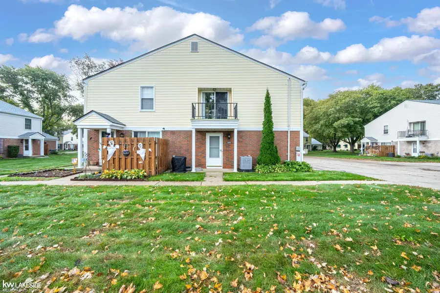 24715 Meadow Creek DR, Harrison Township, MI 48045 - #2
