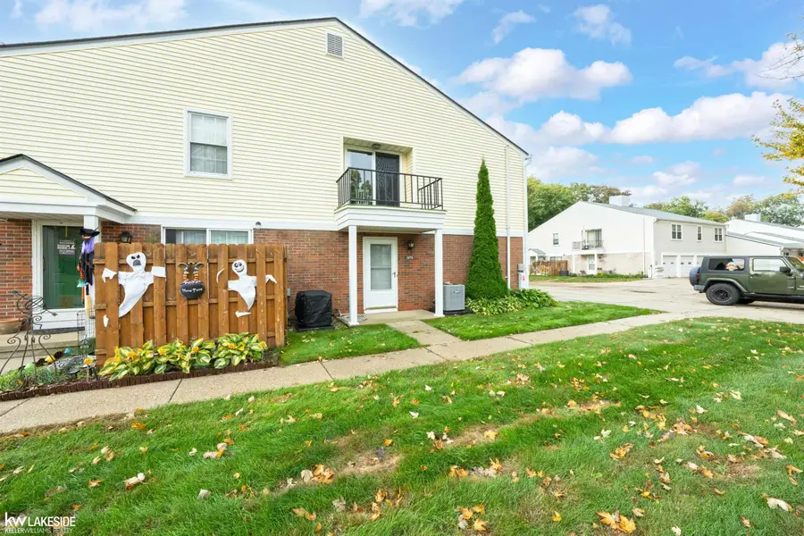 24715 Meadow Creek DR, Harrison Township, MI 48045 - #3