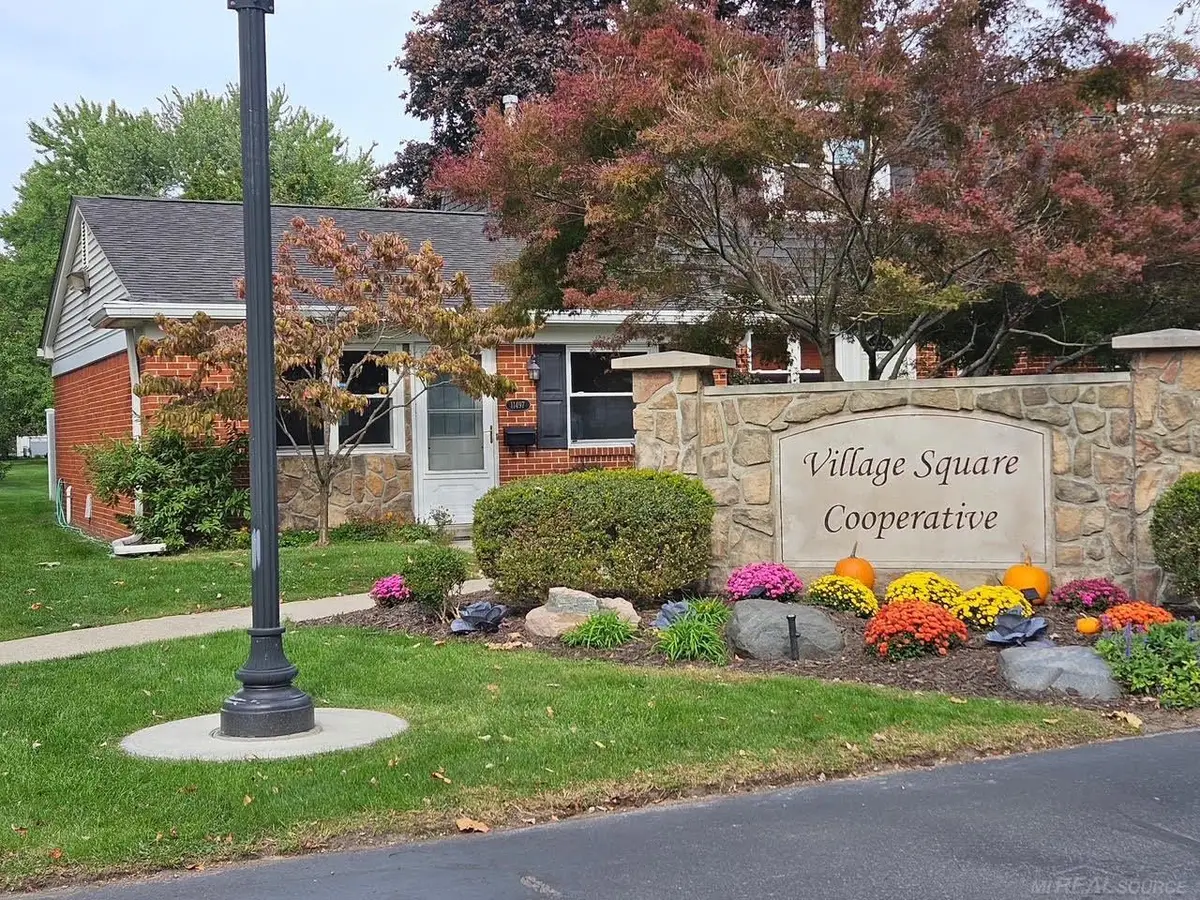 11497 Pinewood DR, Utica, MI 48317 - #1
