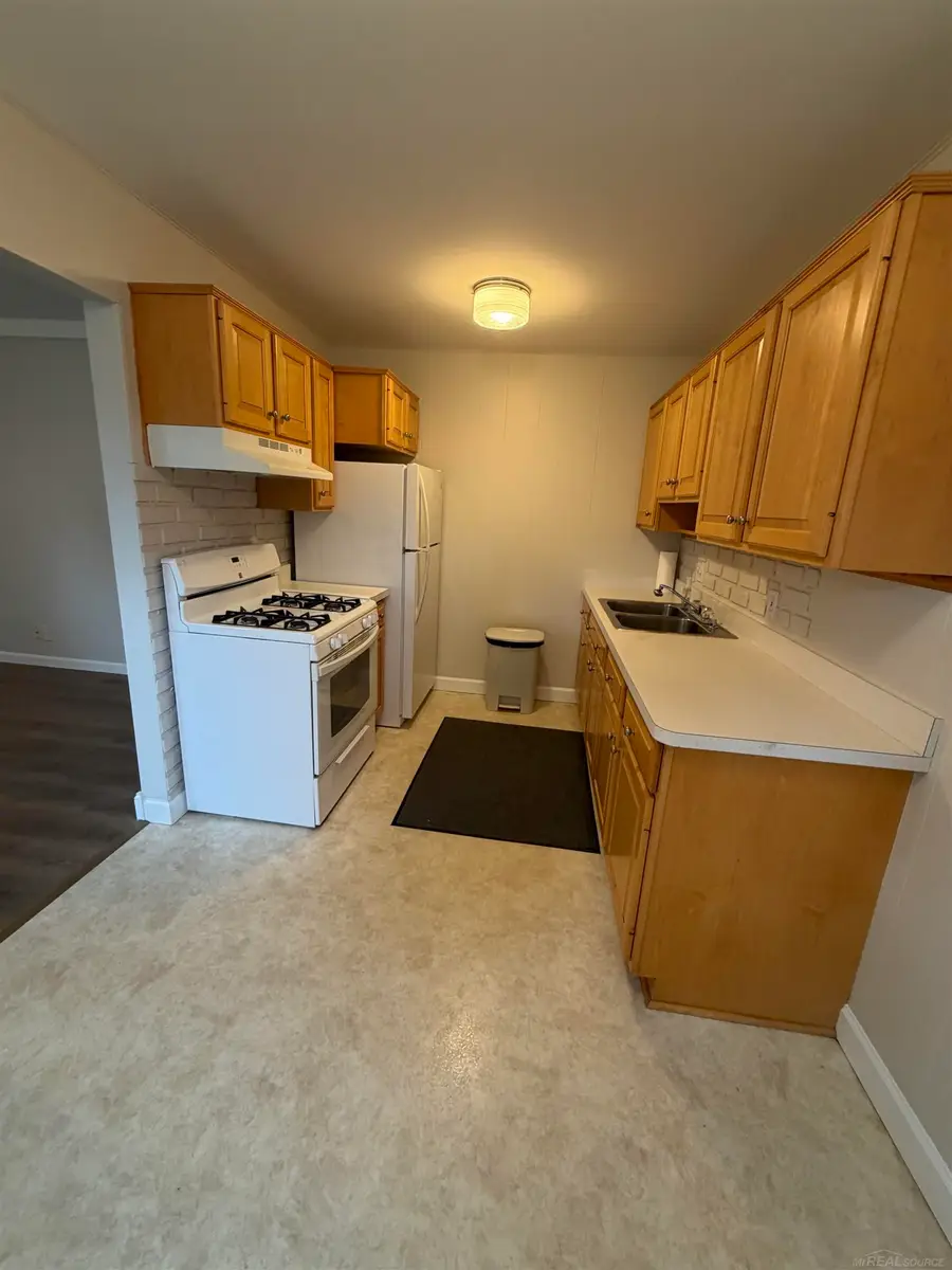 11497 Pinewood DR, Utica, MI 48317 - #3