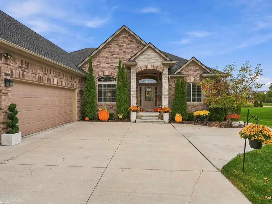 35731 Kilkenny DR, New Baltimore, MI 48047 - #3
