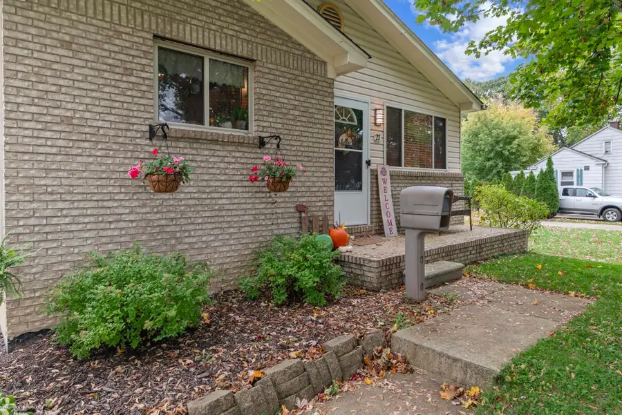 27 Eastman ST, Mount Clemens, MI 48043 - #3