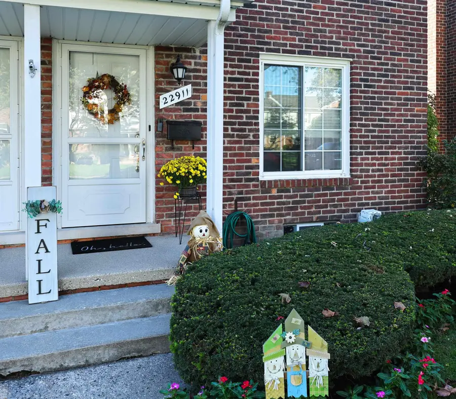22911 Gary LN, Saint Clair Shores, MI 48080 - #2