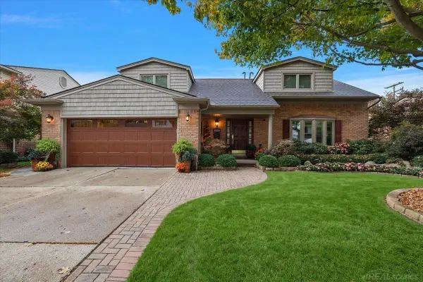 23251 N Rosedale CT, StClairShores, MI 48080